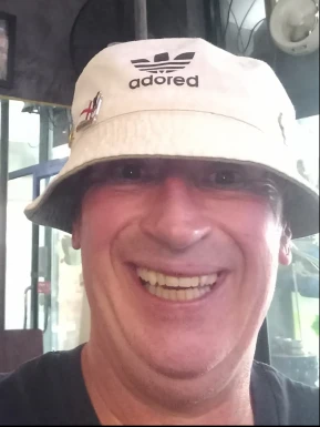 English men looking for love