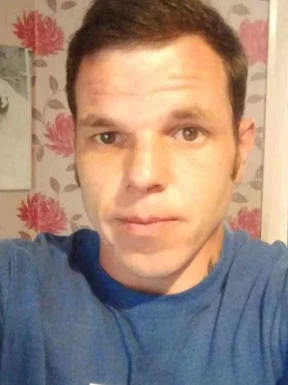 English men looking for love